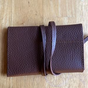 MARK AND GRAHAM BROWN LEATHER CHARGER ROLL UP in great condition